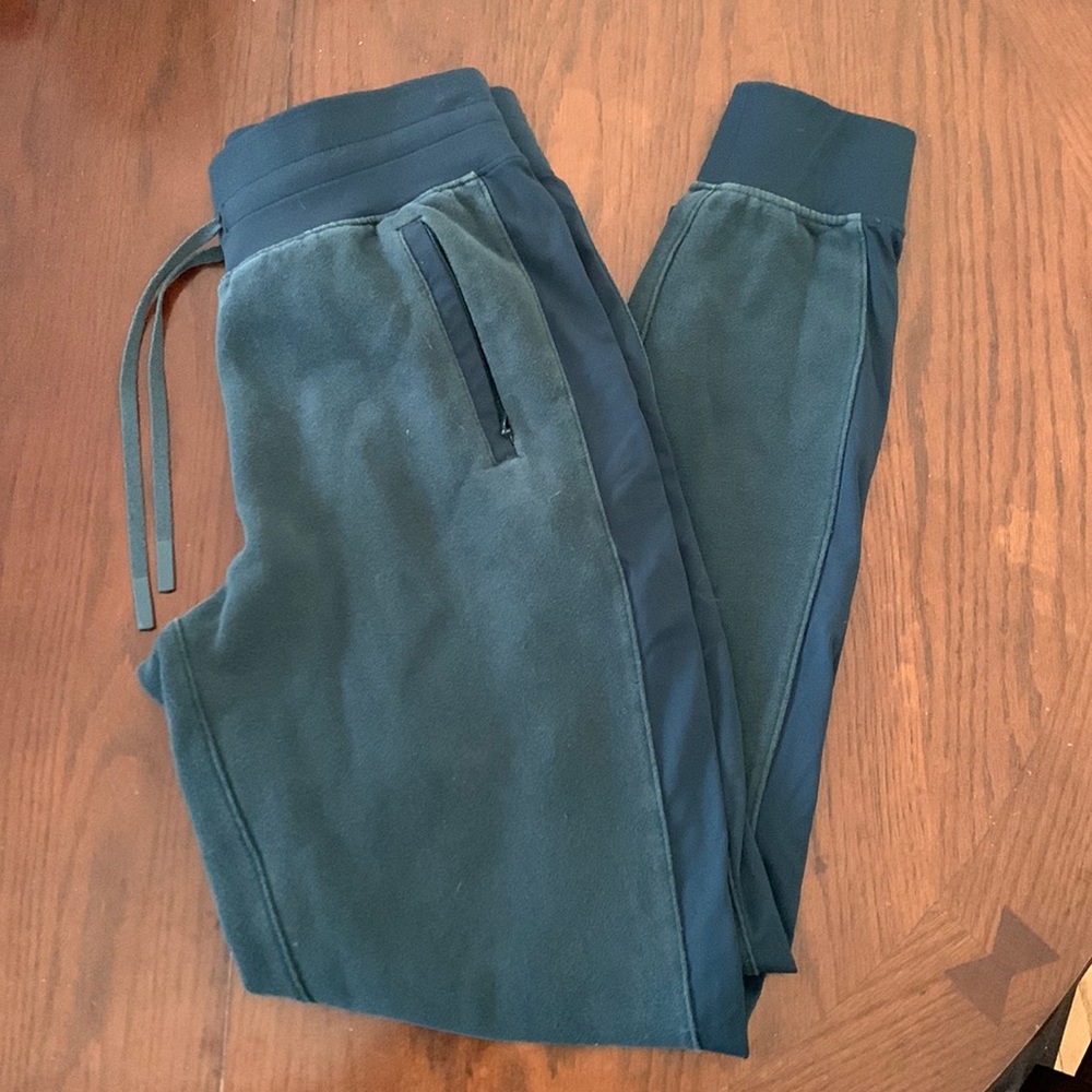 Women's Lululemon Joggers Blue Size 4